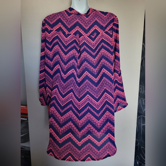 NEW TeenBell Pink and Dark Blue Patterned Blouse, Size Large - Picture 2 of 3